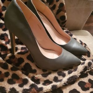 Beautiful olive green/slate mix size 7.5 women's stiletto heels